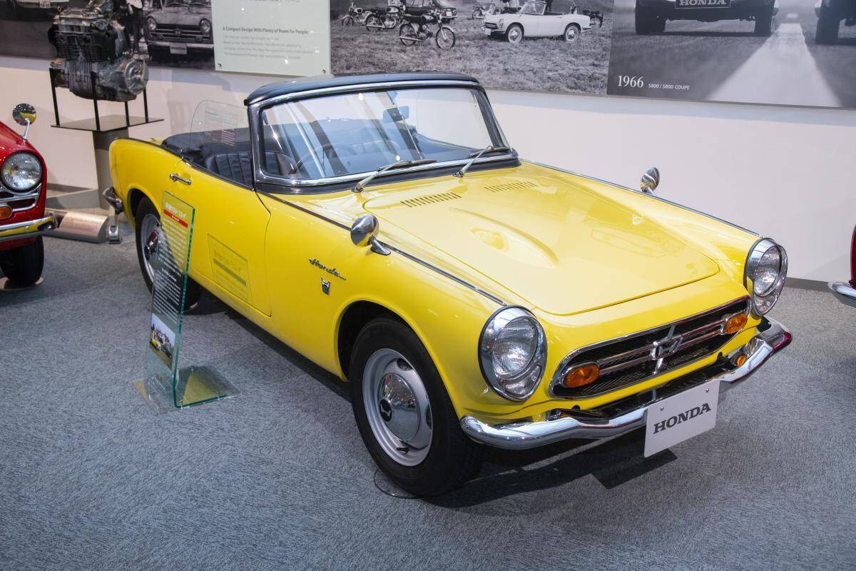 70代が青春時代に憧れたスポーツカーとは？　４台すべてが「伝説の名車」だった！