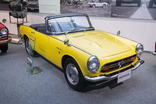 「70代が青春時代に憧れたスポーツカーとは？　４台すべてが「伝説の名車」だった！」の画像