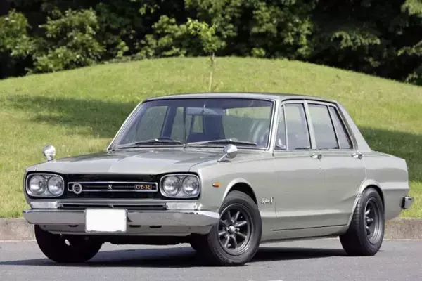 「70代が青春時代に憧れたスポーツカーとは？　４台すべてが「伝説の名車」だった！」の画像