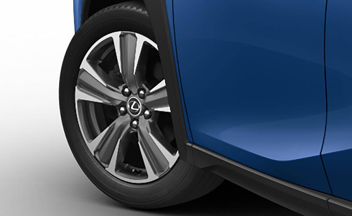 レクサス初の市販EV「UX300e」がついに日本上陸！　航続可能距離は367kmを実現