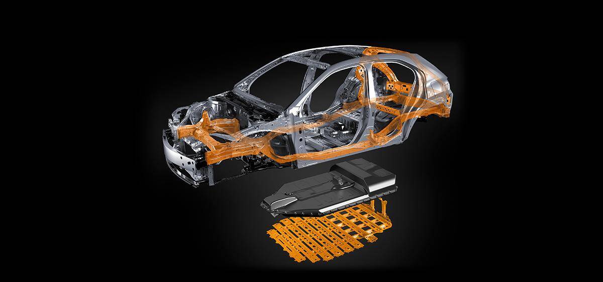 レクサス初の市販EV「UX300e」がついに日本上陸！　航続可能距離は367kmを実現