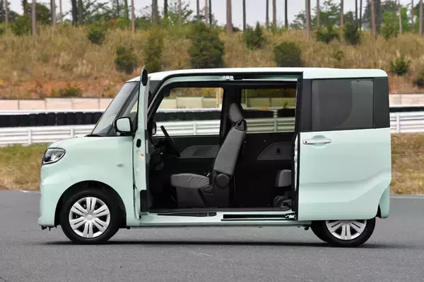 「ホンダN-BOXの詳細を解説！　ライバル車との比較も」の画像