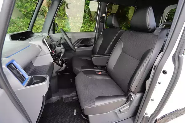 「ダイハツ・タントとタントカスタムの違いとは？　」の画像