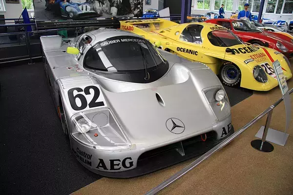 「単に「目立つから」じゃなかった！　スポーツ車のイメージカラーに「派手な色」が多いワケ」の画像