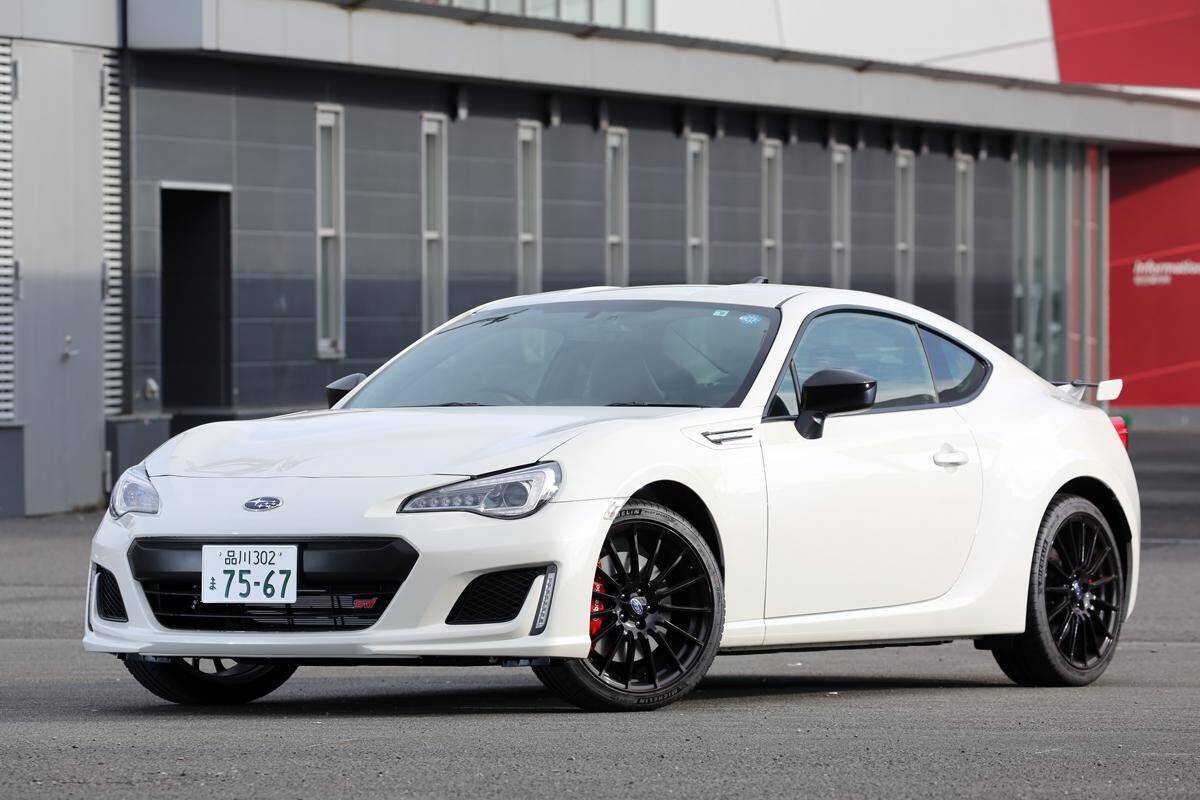 最近のクルマに増えている「リヤフェンダーの突起物」の正体とは？