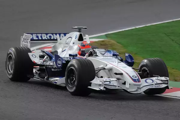 「名車か迷車かはたまた珍車か？　「ぶっ飛んだ発想」が生んだ「衝撃的見た目」のレーシングカー11選」の画像