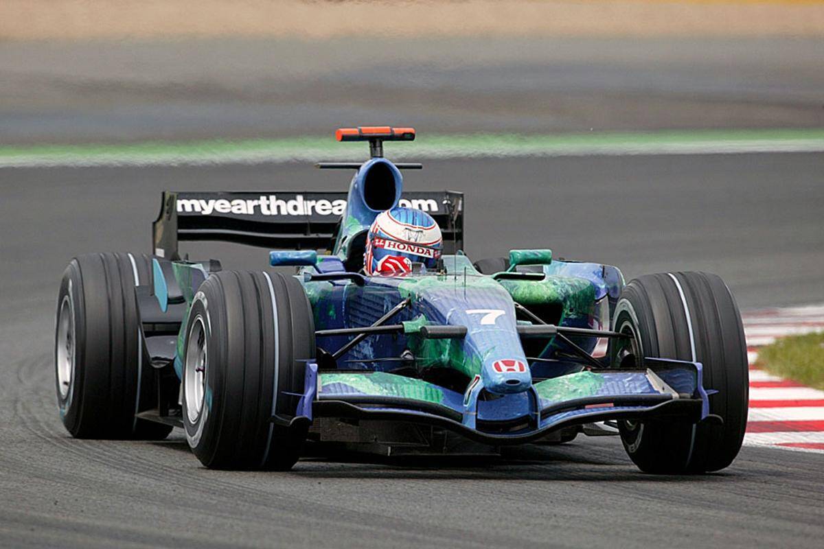 名車か迷車かはたまた珍車か？　「ぶっ飛んだ発想」が生んだ「衝撃的見た目」のレーシングカー11選