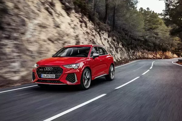 アウディQ3＆Q3 Sportbackに最強のRSモデルが登場！　0-100km/h加速4.5秒の快速SUV