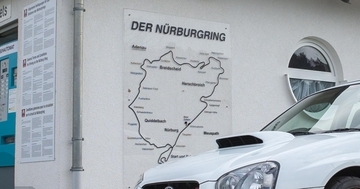 オヤジセダンから軽自動車まで！　「ニュルブルクリンク」で走りを鍛えた「意外な」クルマ４選