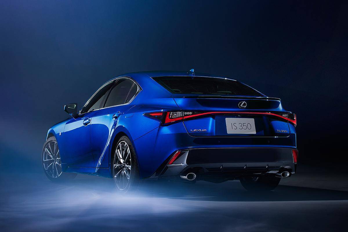 レクサスISがマイナーチェンジ！　スポーティさを高めた外観と徹底的に磨き上げた運動性能に注目
