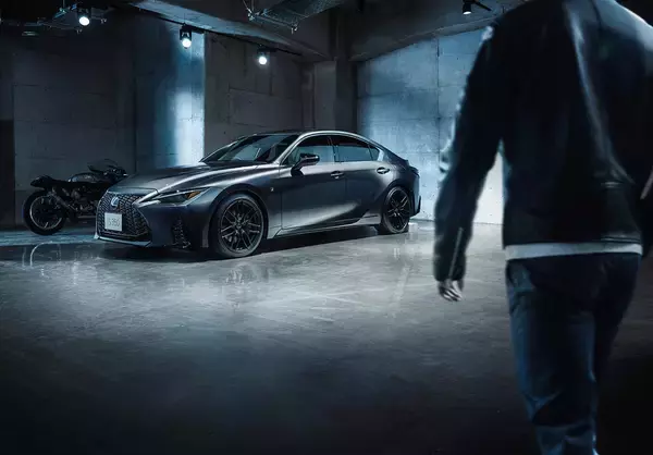 「レクサスISがマイナーチェンジ！　スポーティさを高めた外観と徹底的に磨き上げた運動性能に注目」の画像