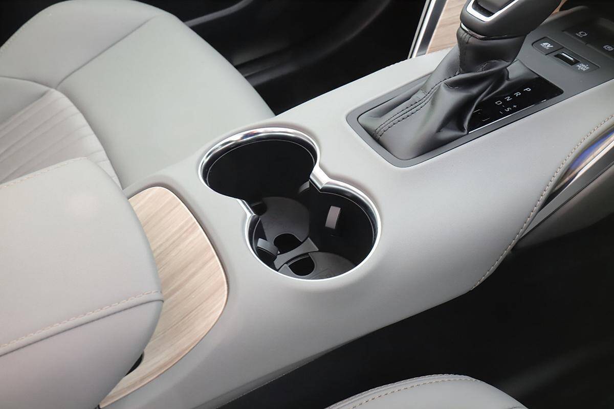 高級感と機能性を両立！　新型トヨタ・ハリアーの進化した内外装を徹底チェック