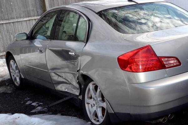 マニアでも知らないモデル 自動車保険 のcmに出てくる謎のクルマの正体とは 年11月13日 エキサイトニュース