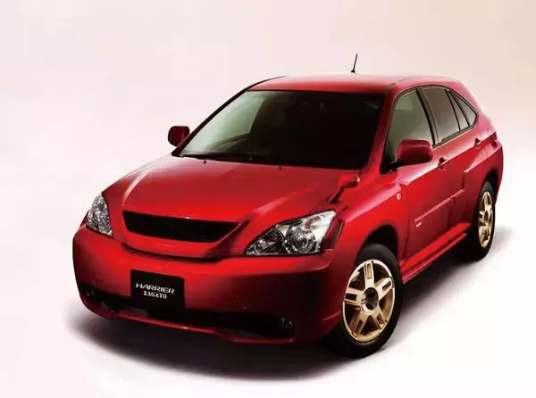 「トヨタ・ハリアーがプレミアムSUVというジャンルを確立！　歴代モデルを振り返る」の画像