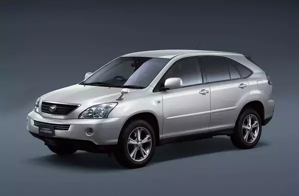 「トヨタ・ハリアーがプレミアムSUVというジャンルを確立！　歴代モデルを振り返る」の画像