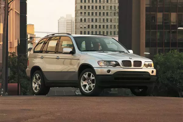 「トヨタ・ハリアーがプレミアムSUVというジャンルを確立！　歴代モデルを振り返る」の画像