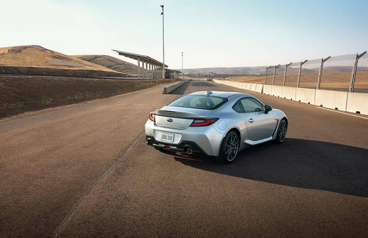 新型スバルBRZ北米仕様を公開！　水平対向エンジンは2.4Lに排気量アップし運動性能を向上