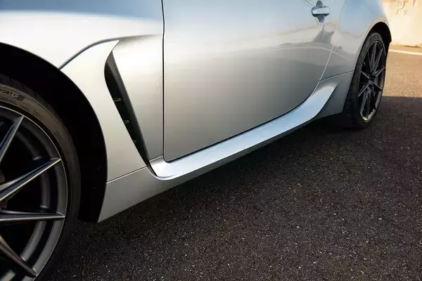 「新型スバルBRZ北米仕様を公開！　水平対向エンジンは2.4Lに排気量アップし運動性能を向上」の画像