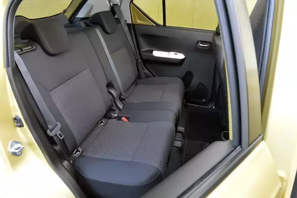 「選ぶなら家族のブーイング覚悟！　後席に「ちょっと難あり」な「なんちゃって」ファミリーカー７選」の画像