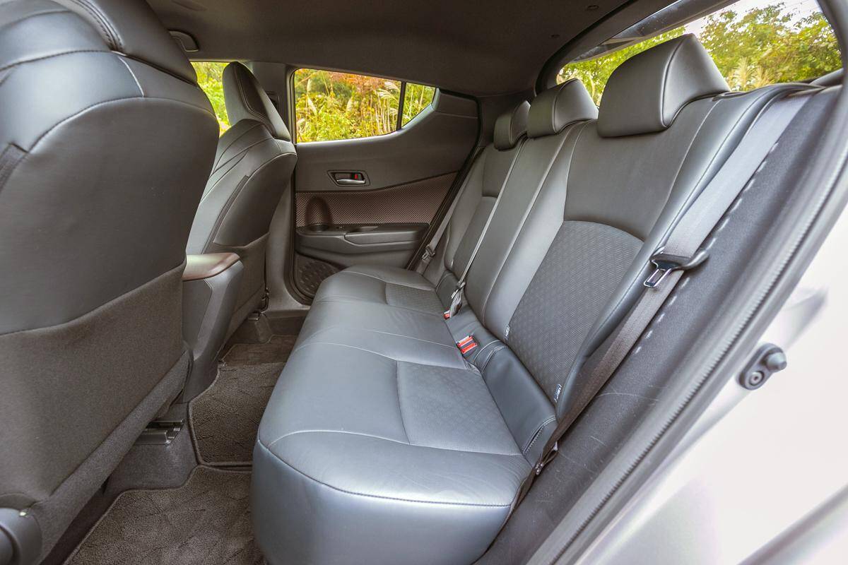 選ぶなら家族のブーイング覚悟！　後席に「ちょっと難あり」な「なんちゃって」ファミリーカー７選