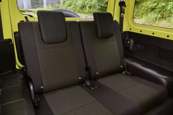 「選ぶなら家族のブーイング覚悟！　後席に「ちょっと難あり」な「なんちゃって」ファミリーカー７選」の画像