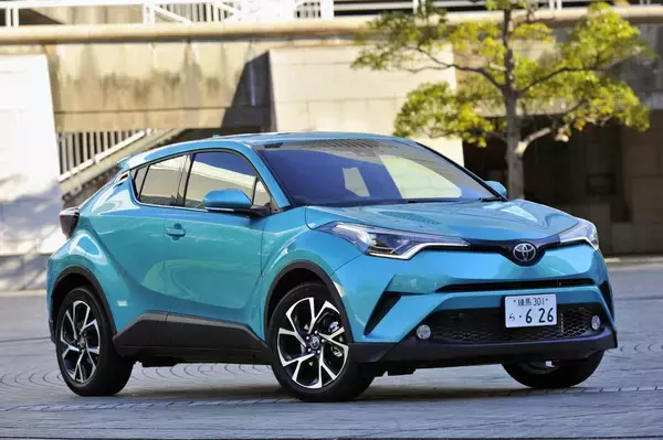 「選ぶなら家族のブーイング覚悟！　後席に「ちょっと難あり」な「なんちゃって」ファミリーカー７選」の画像