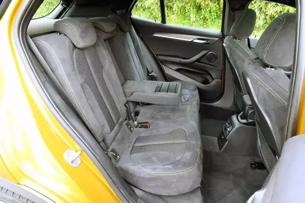 「選ぶなら家族のブーイング覚悟！　後席に「ちょっと難あり」な「なんちゃって」ファミリーカー７選」の画像