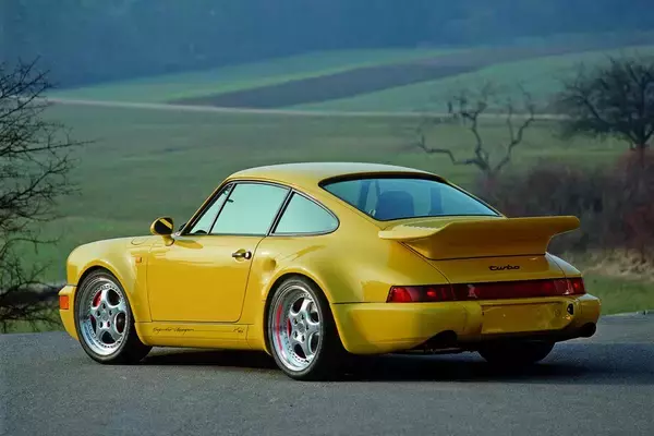 「レーシングドライバーすら陶酔！　クルマ好きなら一生に一度は「所有してほしい」２台のモデルとは」の画像