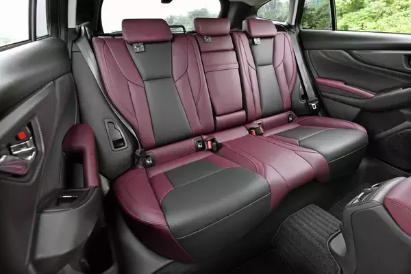 「【試乗】新型レヴォーグに公道で初乗り！　アイサイトX付きのSTI Sportが走りも静かさも乗り心地でもベストバイ」の画像