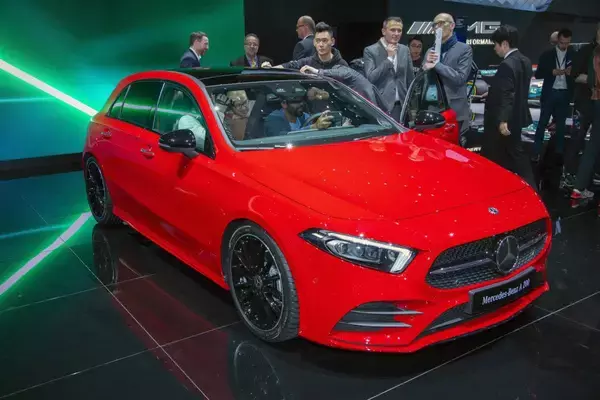 「「パッと見」似ても似つかないモデルも！　知られざる「隠れ兄弟車」３選」の画像