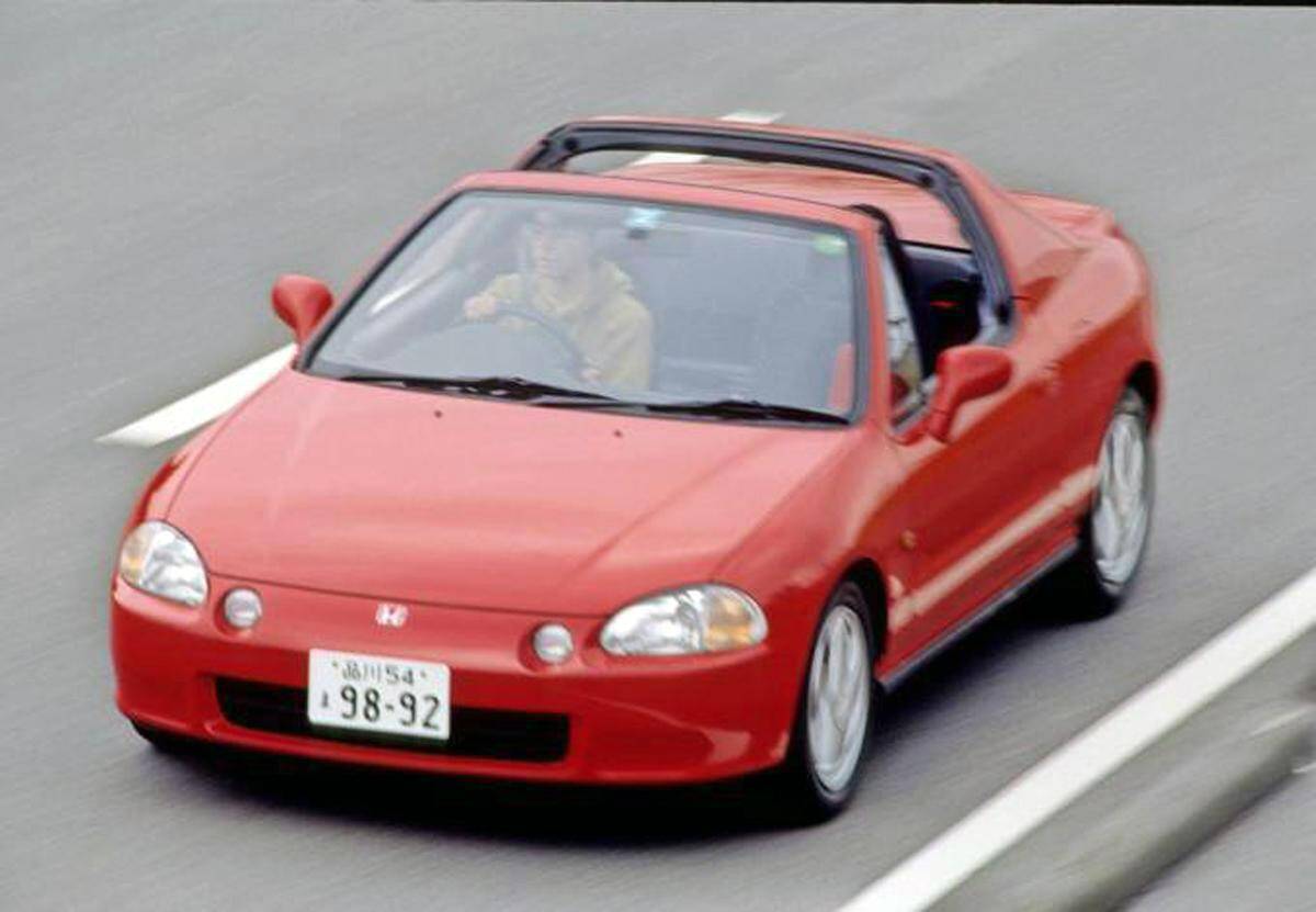 「ラゲッジだけオープン」「ガンダムばりのギミック」！　「特徴的すぎる」屋根の空き方をするオープンカー６選