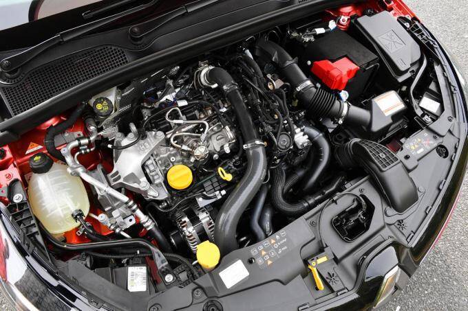 【試乗】新型ルノー・ルーテシアは国産コンパクトキラー！　極上の走りと先進の安全＆快適装備で日本を席巻する