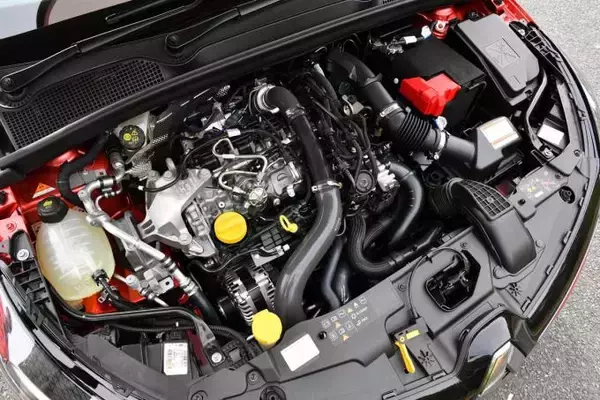 「【試乗】新型ルノー・ルーテシアは国産コンパクトキラー！　極上の走りと先進の安全＆快適装備で日本を席巻する」の画像