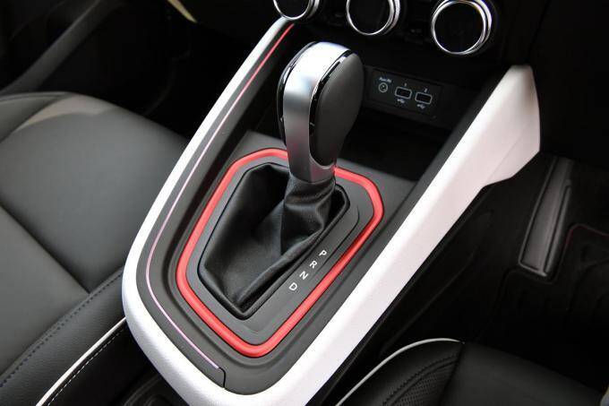 【試乗】新型ルノー・ルーテシアは国産コンパクトキラー！　極上の走りと先進の安全＆快適装備で日本を席巻する