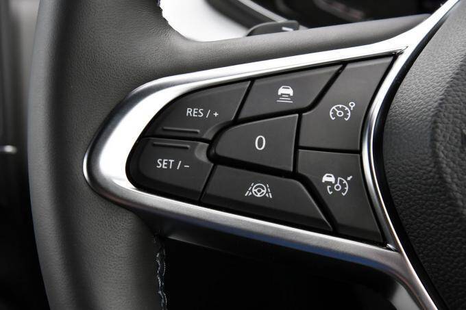 【試乗】新型ルノー・ルーテシアは国産コンパクトキラー！　極上の走りと先進の安全＆快適装備で日本を席巻する