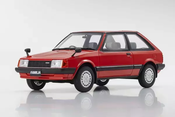 京商SAMURAI最新作「マツダ・ファミリア」発売！　若者に支持された名車が18分の1スケールでモデル化