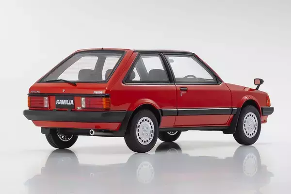 「京商SAMURAI最新作「マツダ・ファミリア」発売！　若者に支持された名車が18分の1スケールでモデル化」の画像
