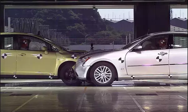 「最新の安全装備付きのクルマでも事故は起こる！　ユーザーが肝に銘じておくべき正しい知識とは」の画像