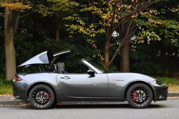 「誕生から30年！　永らく愛され続けるロードスターの鮮烈な魅力とは？」の画像