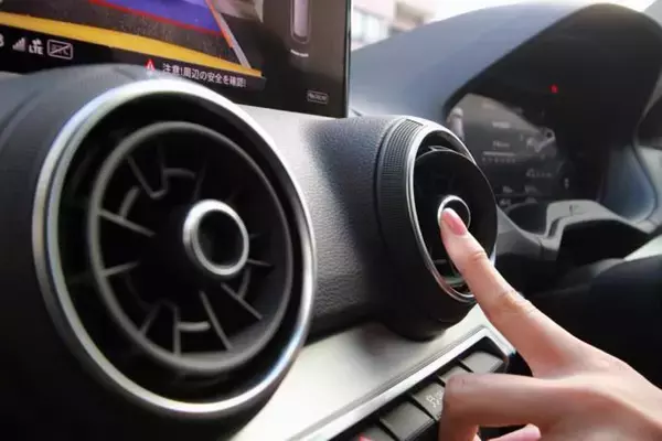 「霧ヶ峰エアコンにAQUOSディスプレイをぜひ！　異業種コラボを実現してほしいクルマの装備４つ」の画像