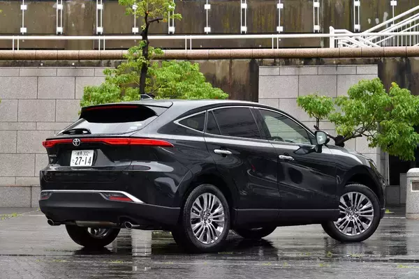 「すべてが満点じゃないからあえての指摘！　大人気最新車８台の「気になる」トコロ」の画像