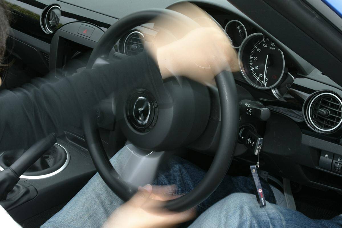 スイッチだらけの最新車のハンドル グルグル回すけど配線はどうなってる 年12月13日 エキサイトニュース 2 2