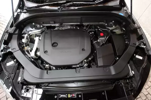 「【試乗】「XC60 B6」「V60 B5」2台のR-Designにボルボの「安全性の次」が見えた！」の画像