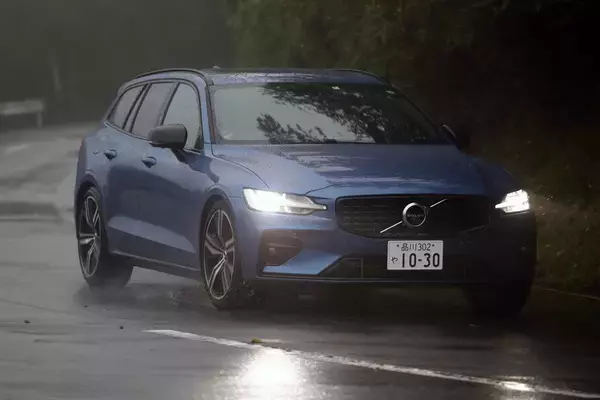 「【試乗】「XC60 B6」「V60 B5」2台のR-Designにボルボの「安全性の次」が見えた！」の画像