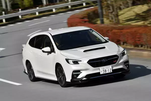 「日本カー・オブ・ザ・イヤーで「ディフェンダー」にトップ配点！　レーシングドライバーが「意外な」評価をした理由」の画像