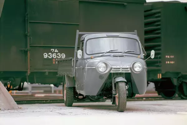 「デザインの「マツダ」は昔から！　初の自動車「３輪トラック」がいま見てもイケてた」の画像