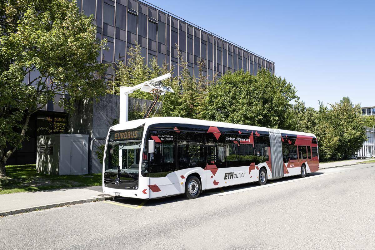 いま「連節バス」が増加中！　自動車メーカー多数の日本でも車両は「外資」頼みという残念な現状