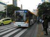 「いま「連節バス」が増加中！　自動車メーカー多数の日本でも車両は「外資」頼みという残念な現状」の画像1