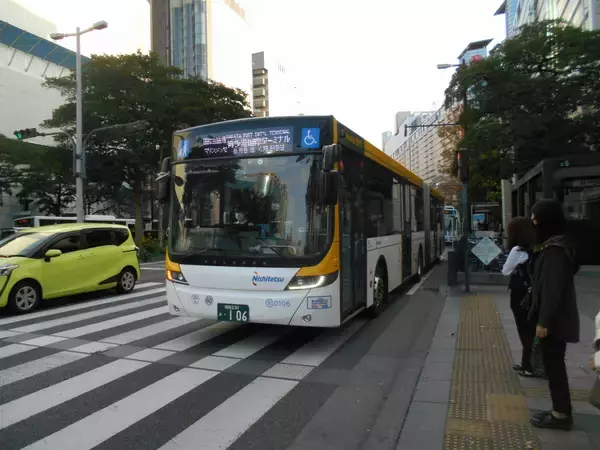 いま「連節バス」が増加中！　自動車メーカー多数の日本でも車両は「外資」頼みという残念な現状
