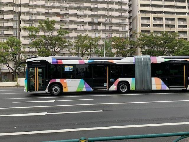 いま「連節バス」が増加中！　自動車メーカー多数の日本でも車両は「外資」頼みという残念な現状